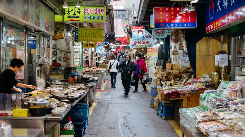 Đừng quên khám phá ẩm thực tại khu chợ Namdaemun nổi tiếng
