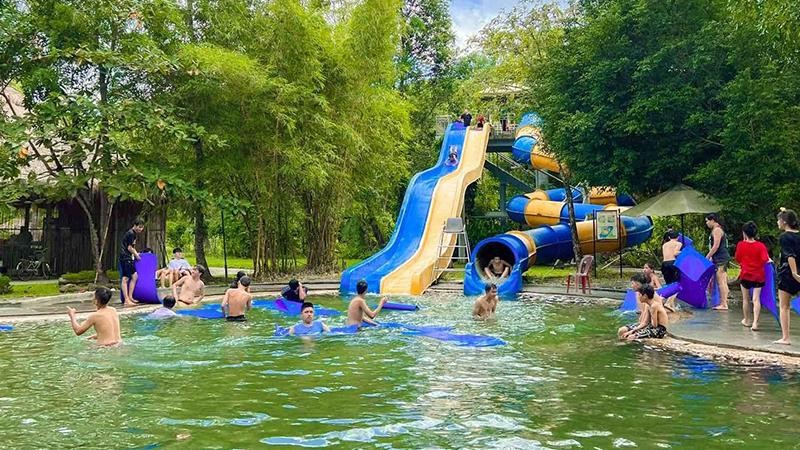 Vui chơi công viên nước Thanh Tân