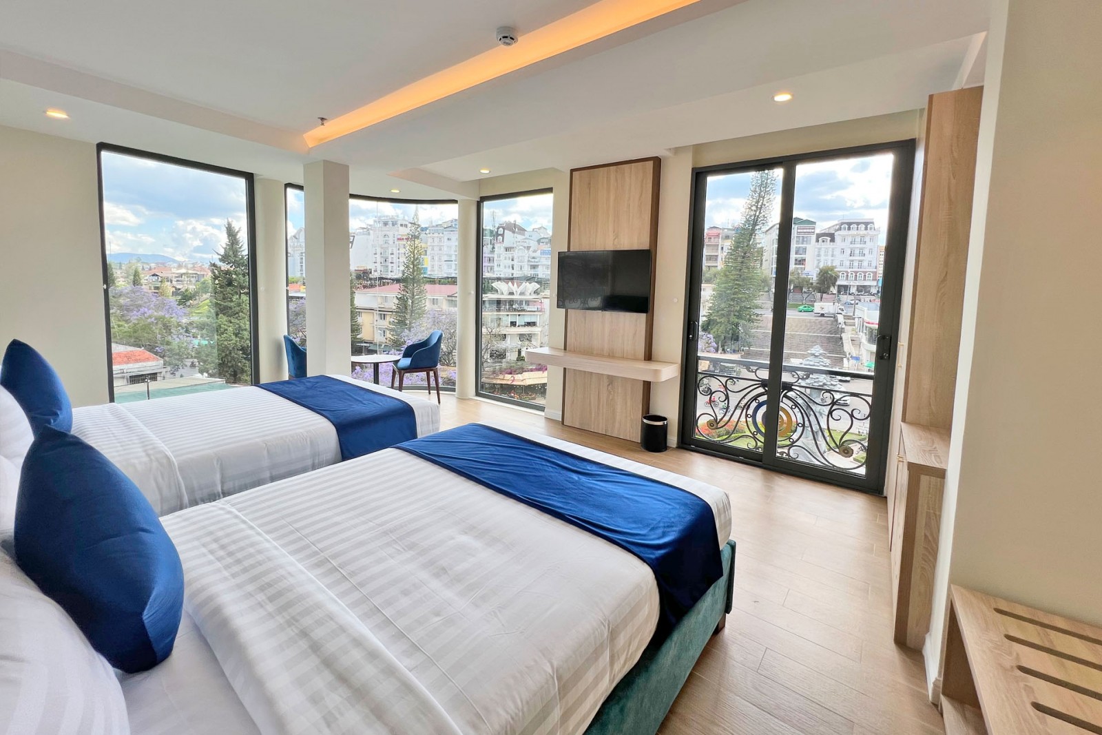 Deluxe twin view sandals flora hotek