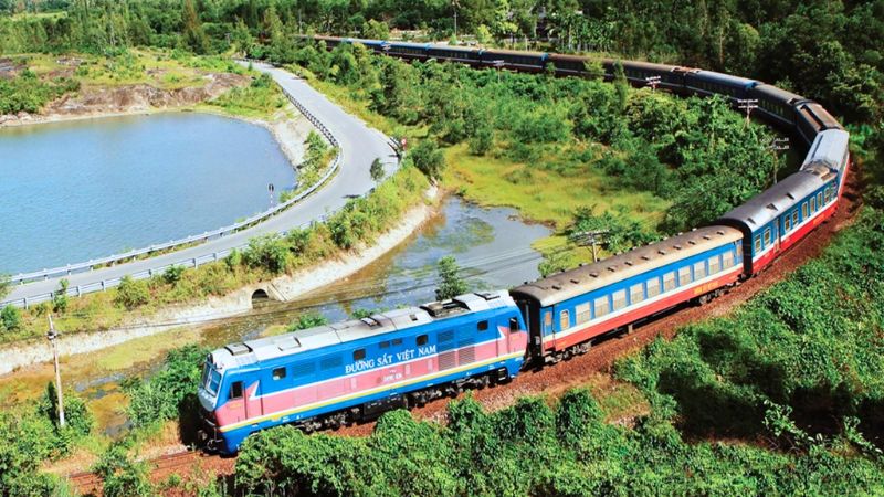 Di chuyển bằng tàu hoả đến Vinh