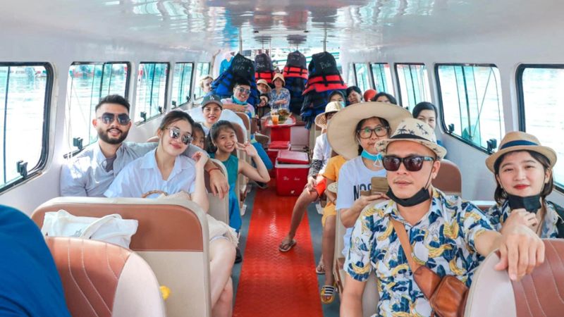 Du khách trải nghiệm chương trình tham quan 3 đảo + lặn ngắm san hô Phú Quốc