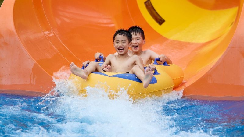Thích mê với đường trượt Chiến Binh Bạch Tuộc