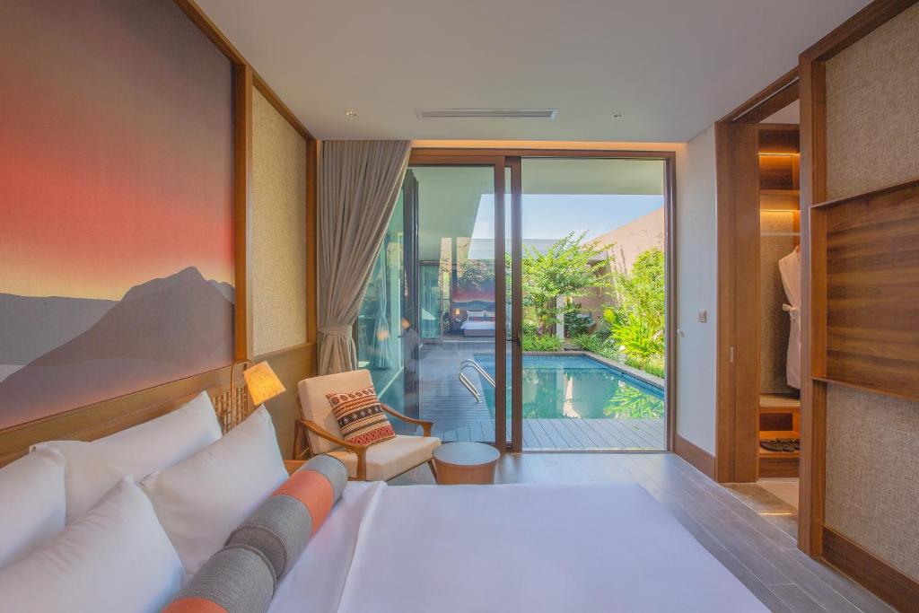 executive pool view