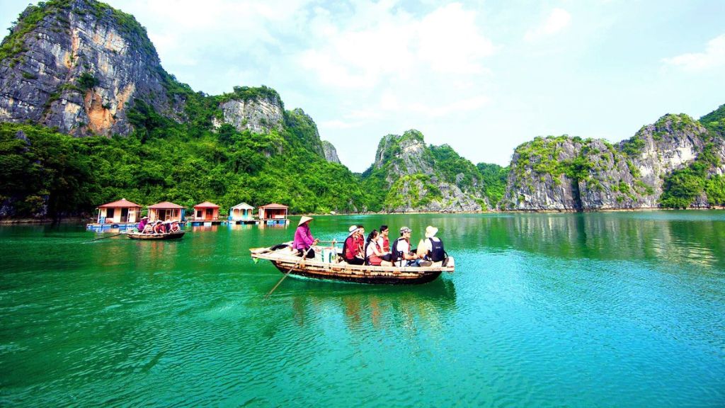 Ghé thăm làng chài nổi Vùng Viêng