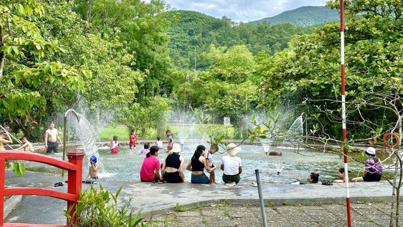 Giá vé tắm suối khoáng Alba Thanh Tân Huế