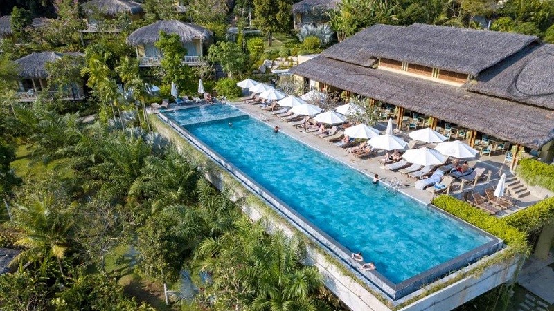 Hồ bơi ngoài trời tại Lahana Resort Phú Quốc