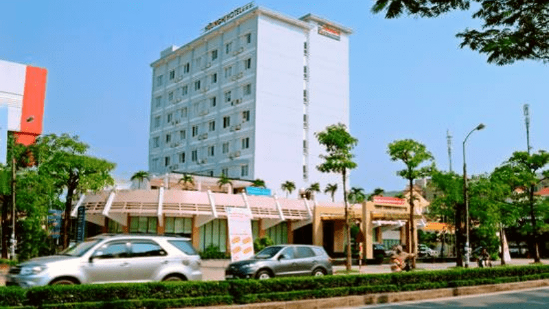Khách sạn Hữu Nghị - Vinh có vị trí đắc địa tại trung tâm thành phố