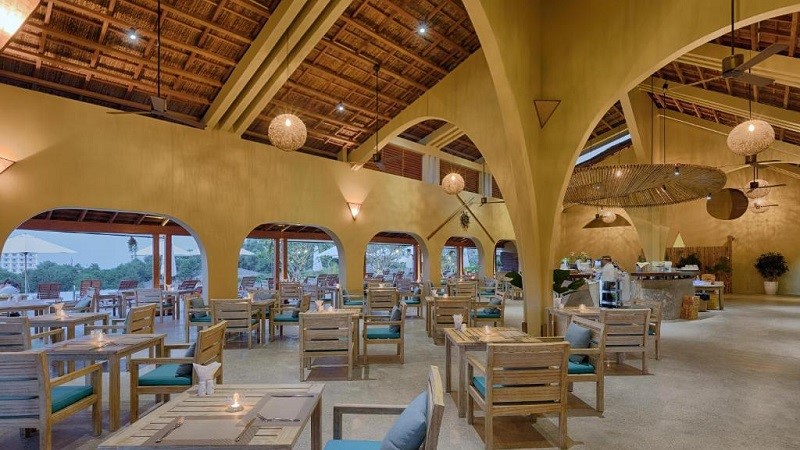 Không gian nhà hàng Cá Gỗ tại Lahana Resort Phú Quốc