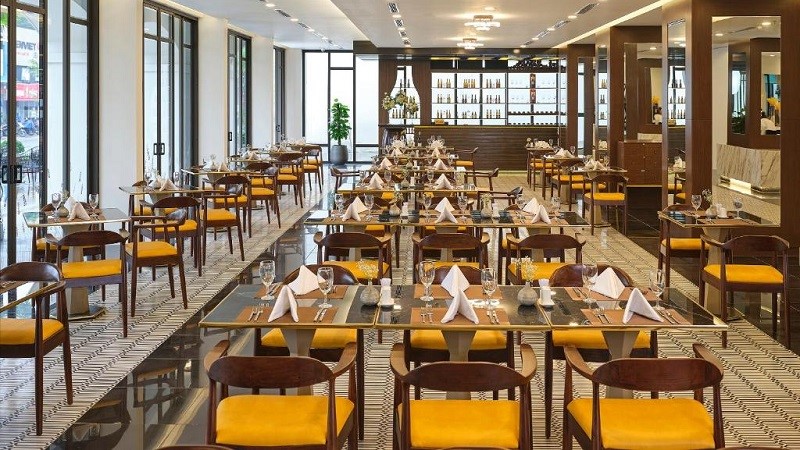 Không gian nhà hàng tại Senna Hotel Huế 