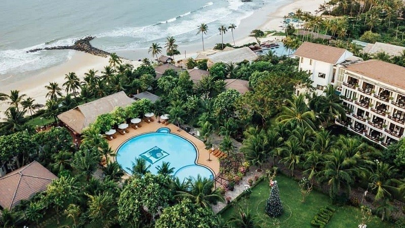 Khu nghỉ dưỡng Lotus Mũi Né có vị trí nằm sát bãi biển xinh đẹp