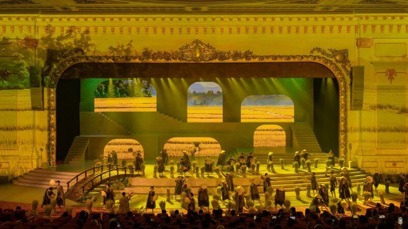 Khung cảnh Trồng lúa nước tất bật của người dân (Ảnh: Sưu tầm)