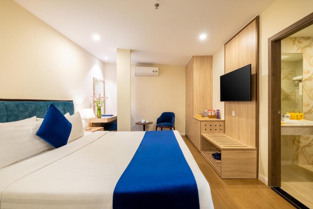 king sandals flora hotel