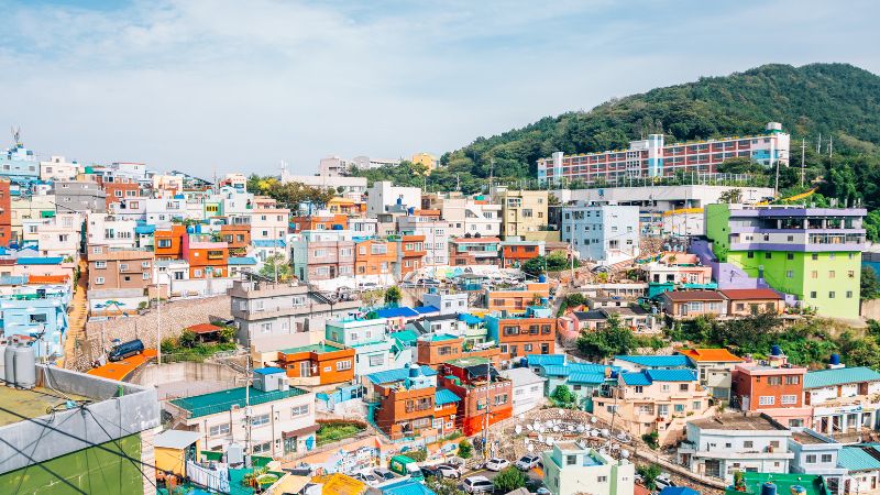 Làng bích họa đầy Gamcheon màu sắc ở Busan 