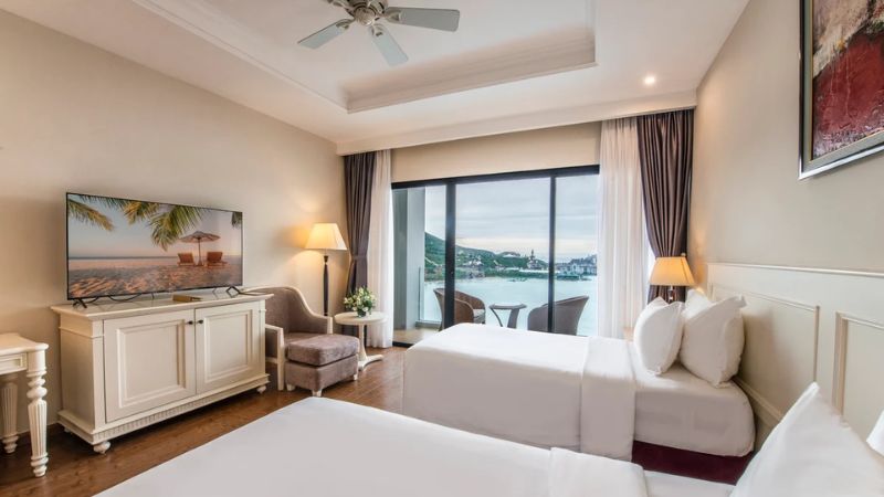Lưu trú trên đảo Hòn Tre để tiện di chuyển