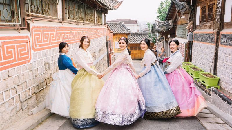 Trải nghiệm mặc hanbok trong tour du lịch Hàn Quốc