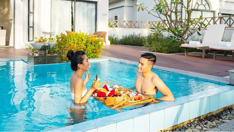 Bể bơi tại villa