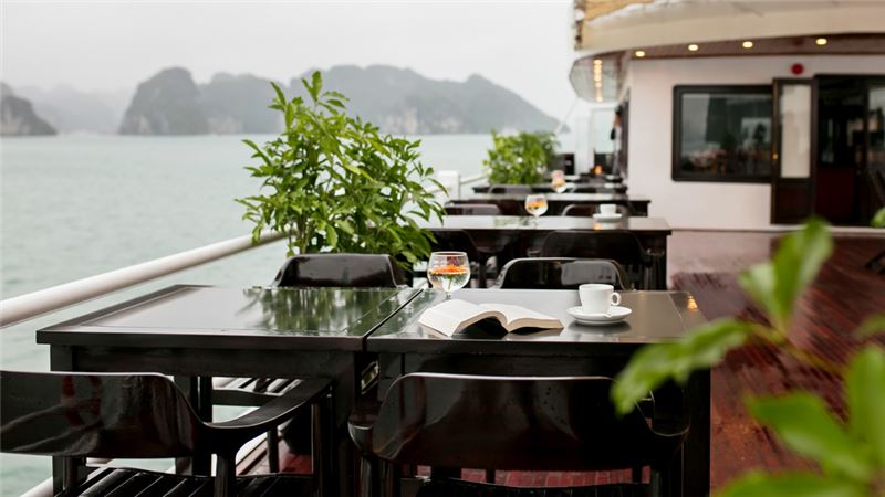 nhà hàng trên du thuyền La Regina