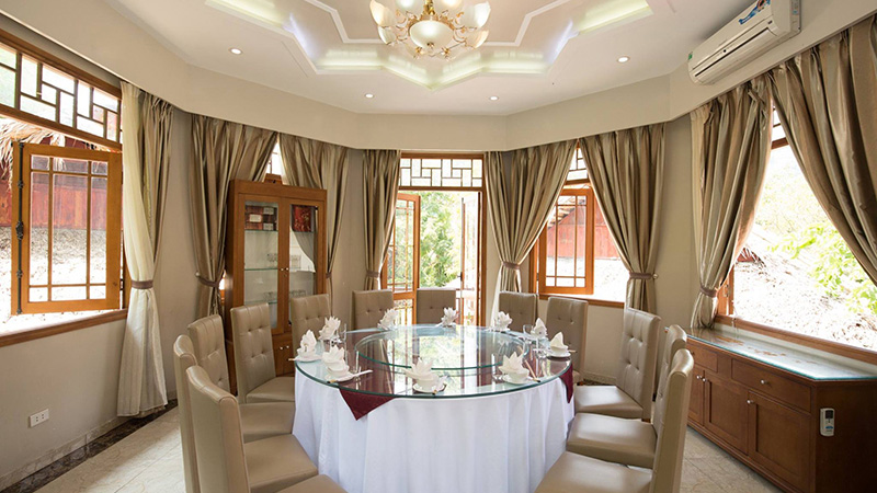 Nhà hàng ở V Star Resort Hòa Bình