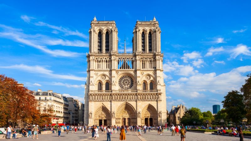 Du lịch Pháp khám phá Nhà thờ Notre-Dame de Reims