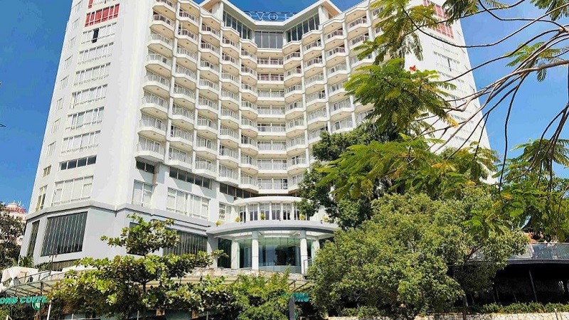 Novotel Hạ Long Hotel có tông màu trắng thanh lịch cùng thiết kế hiện đại