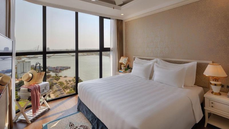 Phòng Grand Premium khách sạn Vinpearl Riverfront Đà Nẵng