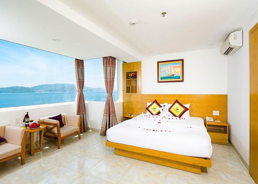 Phòng ngủ với tầm nhìn hướng biển tại Majestic Star Nha Trang
