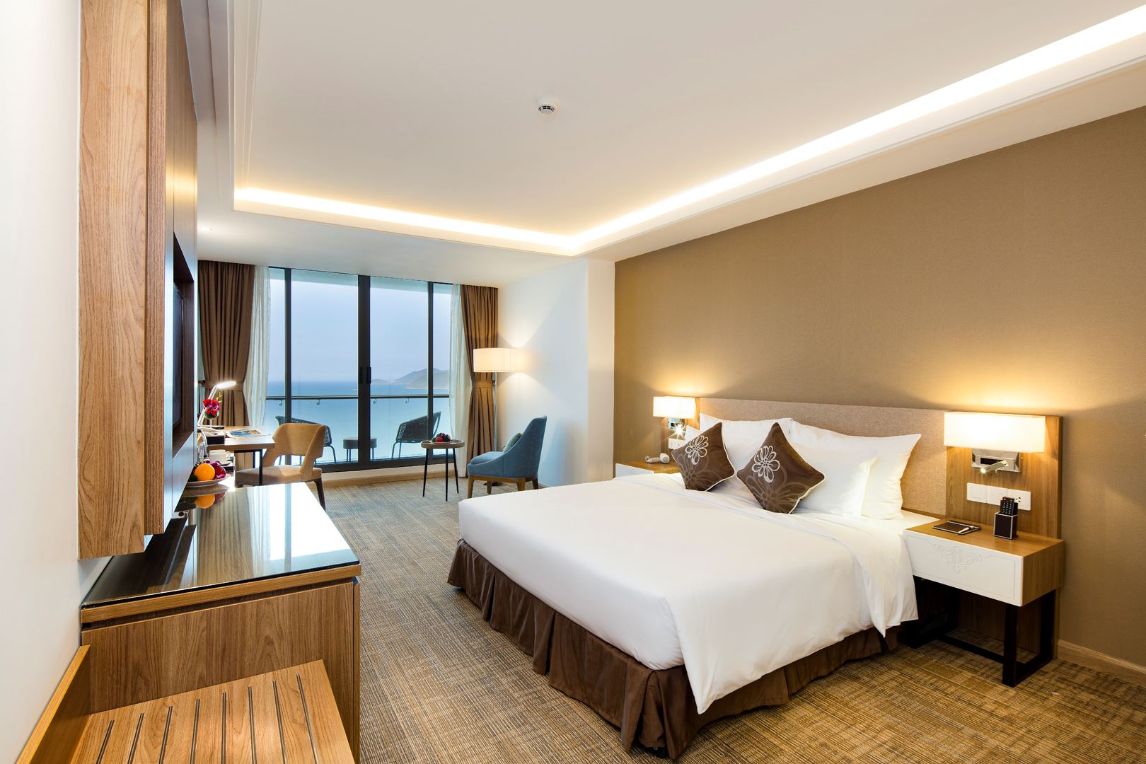 phòng premier deluxe tại asteria comodo hotel