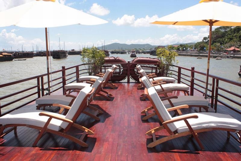 Khu vực sundeck trên Du thuyền Hương Hải Sealife