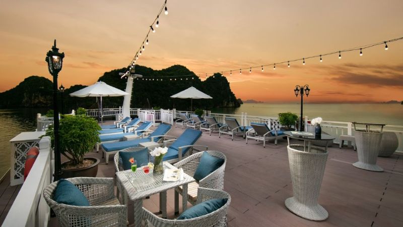 Sundeck với sức chứa lớn của du thuyền