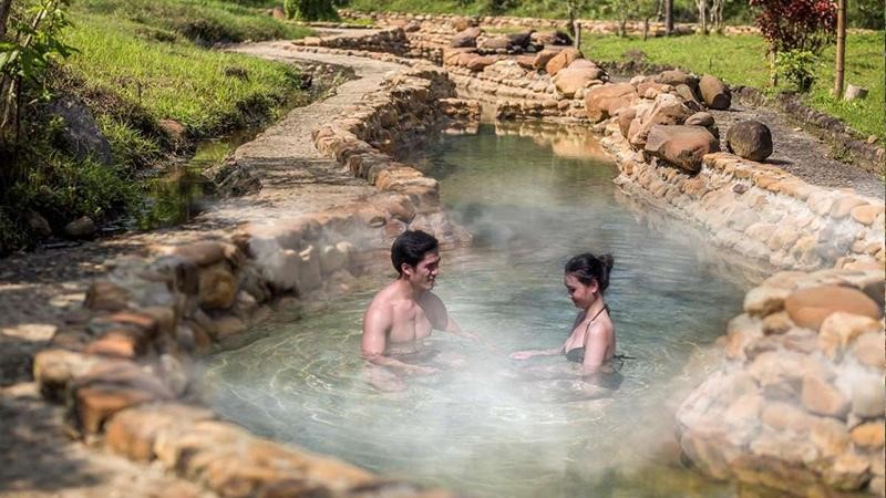 Tắm suối khoáng nóng tốt cho sức khỏe