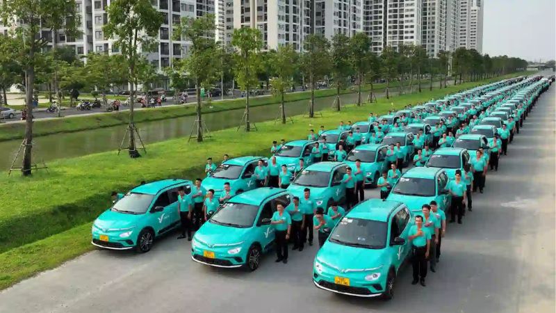 Taxi là một trong những phương tiện phổ biến di chuyển đến bến tàu
