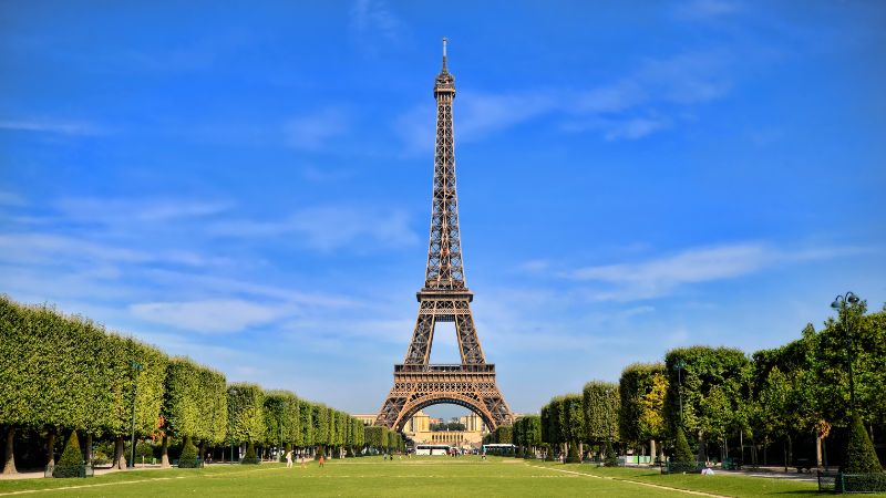 Biểu tượng của Paris - Tháp Eiffel