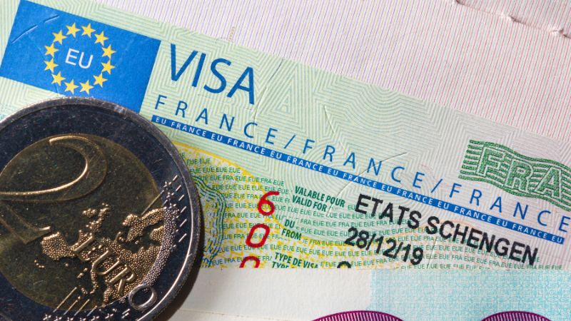 Visa Schengen là giấy tờ bắt buộc khi du lịch Pháp