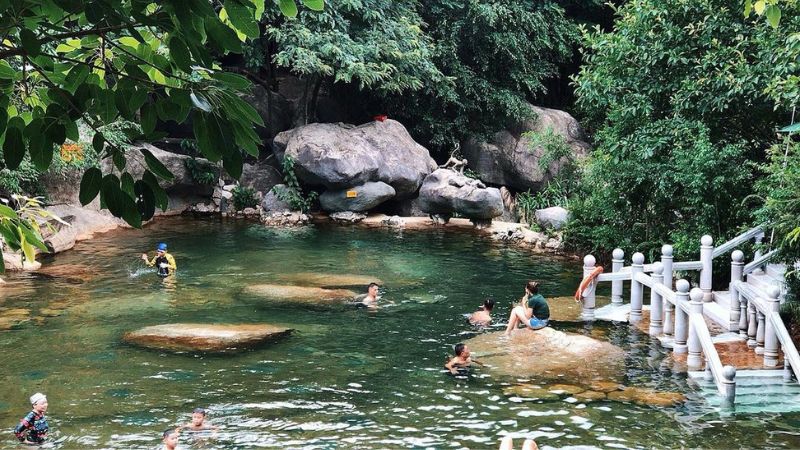 Thư giãn tại Huyệt Long Hồ