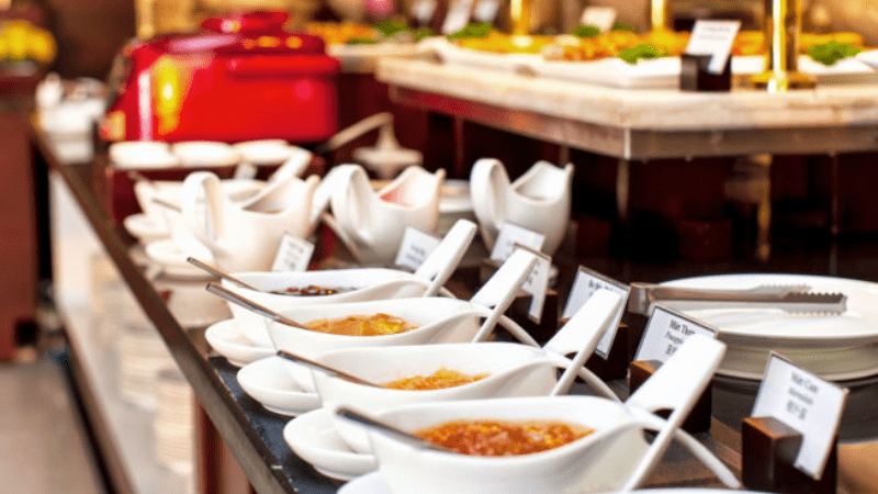 Thưởng thức bữa sáng tại nhà hàng Tre - khách sạn Victory Tây Ninh