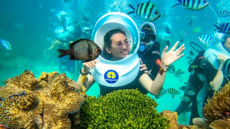 Trải nghiệm đi bộ dưới đáy biển kéo dài trong 15 phút