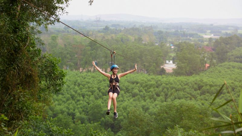 Trượt Zipline tại Alba Thanh Tân