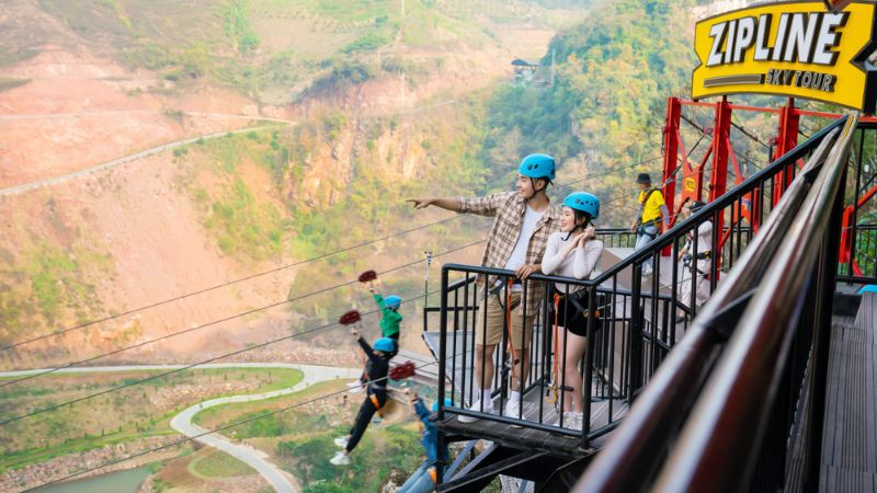 Sẵn sàng chinh phục đường trượt Zipline Sky Tour