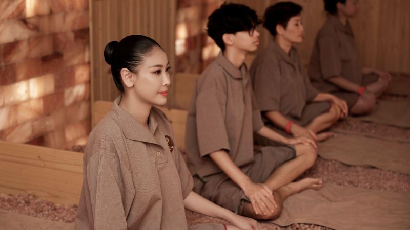 Trải nghiệm xông khô khi đặt vé tắm khoáng KOBI Onsen Resort Huế