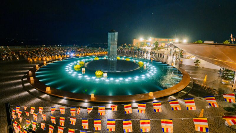 Trụ Kinh Bát Nhã uy nghi tại Sun World Bà Đen