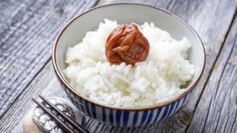 mơ muối umeboshi ăn với cơm