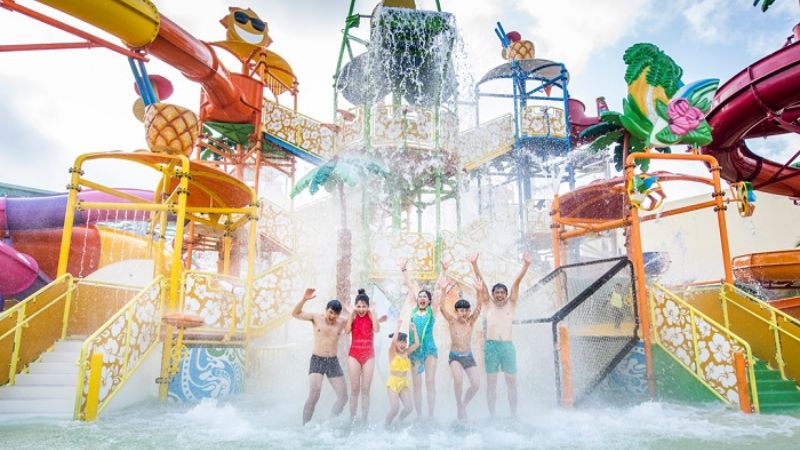 Vui chơi thả ga khi mua vé Công viên nước VinWonders Cửa Hội