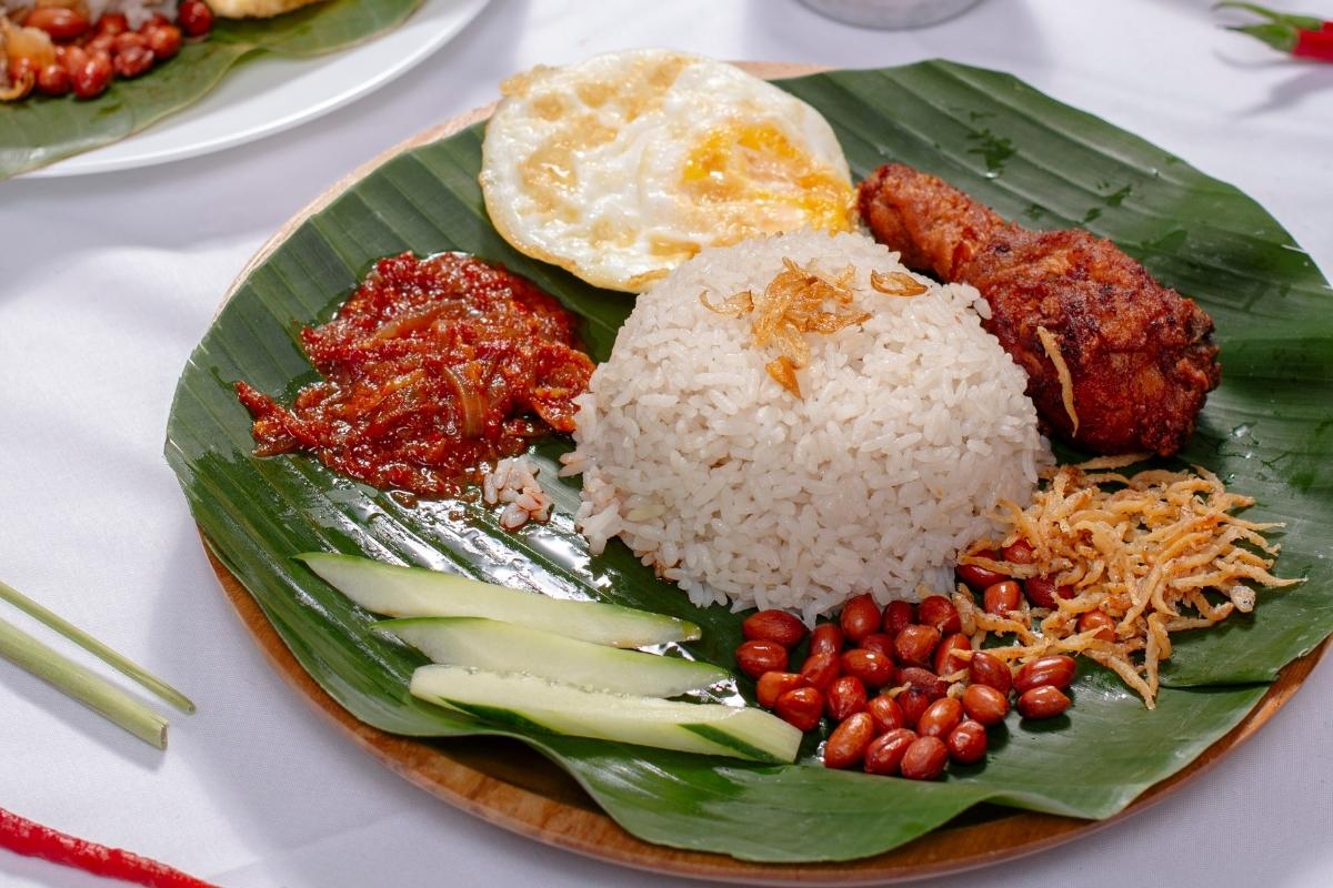 món cơm nasi lemak