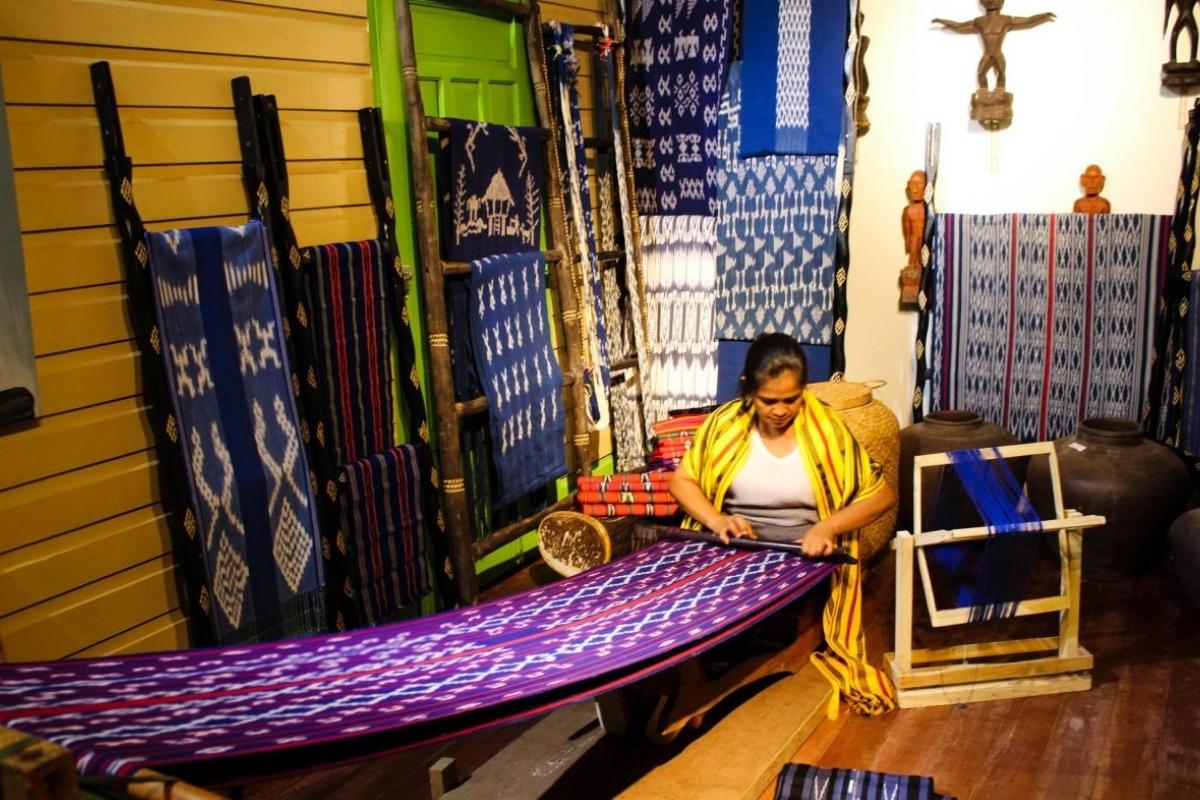 du lịch philippines - cửa hàng dệt vải