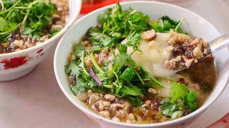 Mua vé máy bay Quy Nhơn - Hà Nội đi ăn bánh đúc nóng Hà Nội