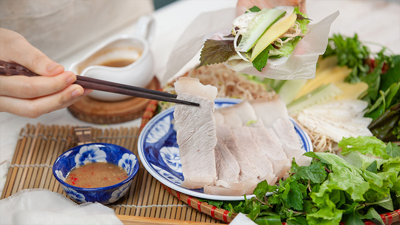 Bánh tráng cuốn thịt heo thơm ngon