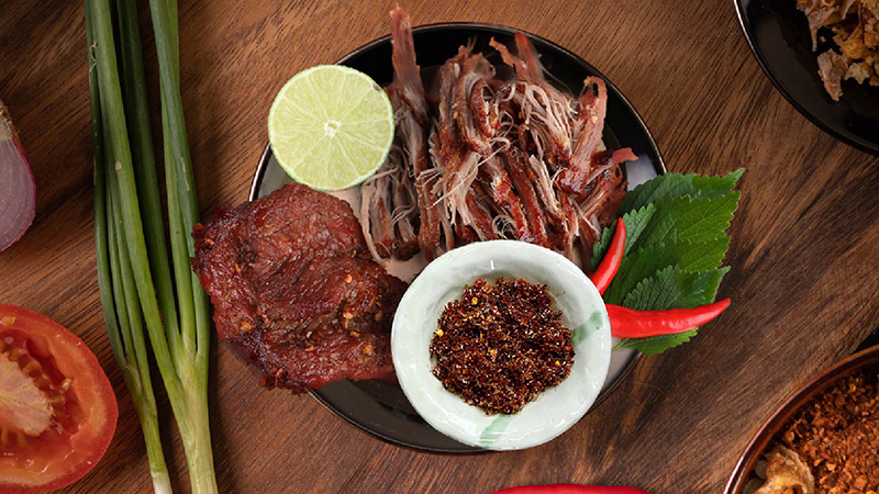 Mua vé Hà Nội - Quy Nhơn thưởng thức khô bò 1 nắng