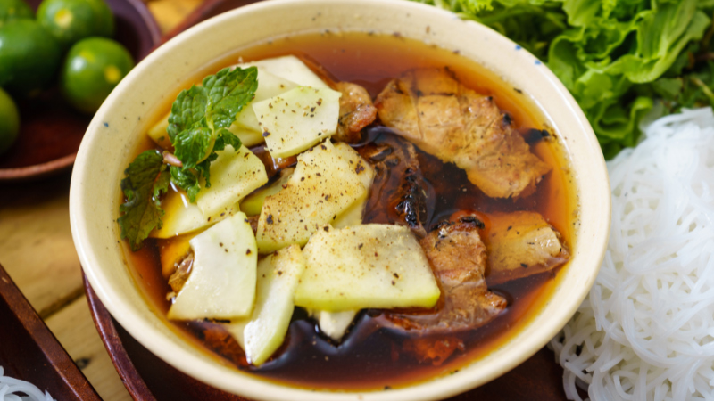 Mua vé máy bay Đà Lạt đi Hà Nội thưởng thức bún chả