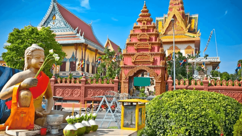 Chùa Wat Ounalom - Một trong những ngôi chùa nổi tiếng nhất tại Phnom Penh