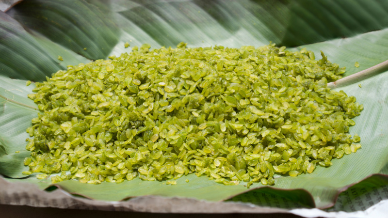 Mua vé Sài Gòn Hà Nội thưởng thức món cốm đặc sản